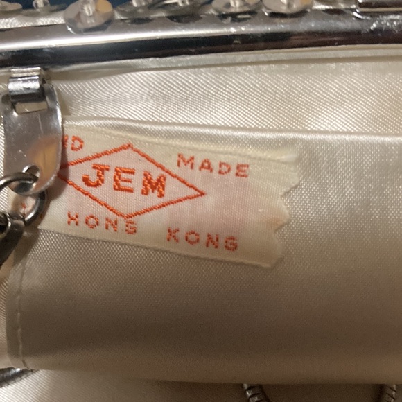 Silver sequins clutch with concealed strap - Picture 2 of 3